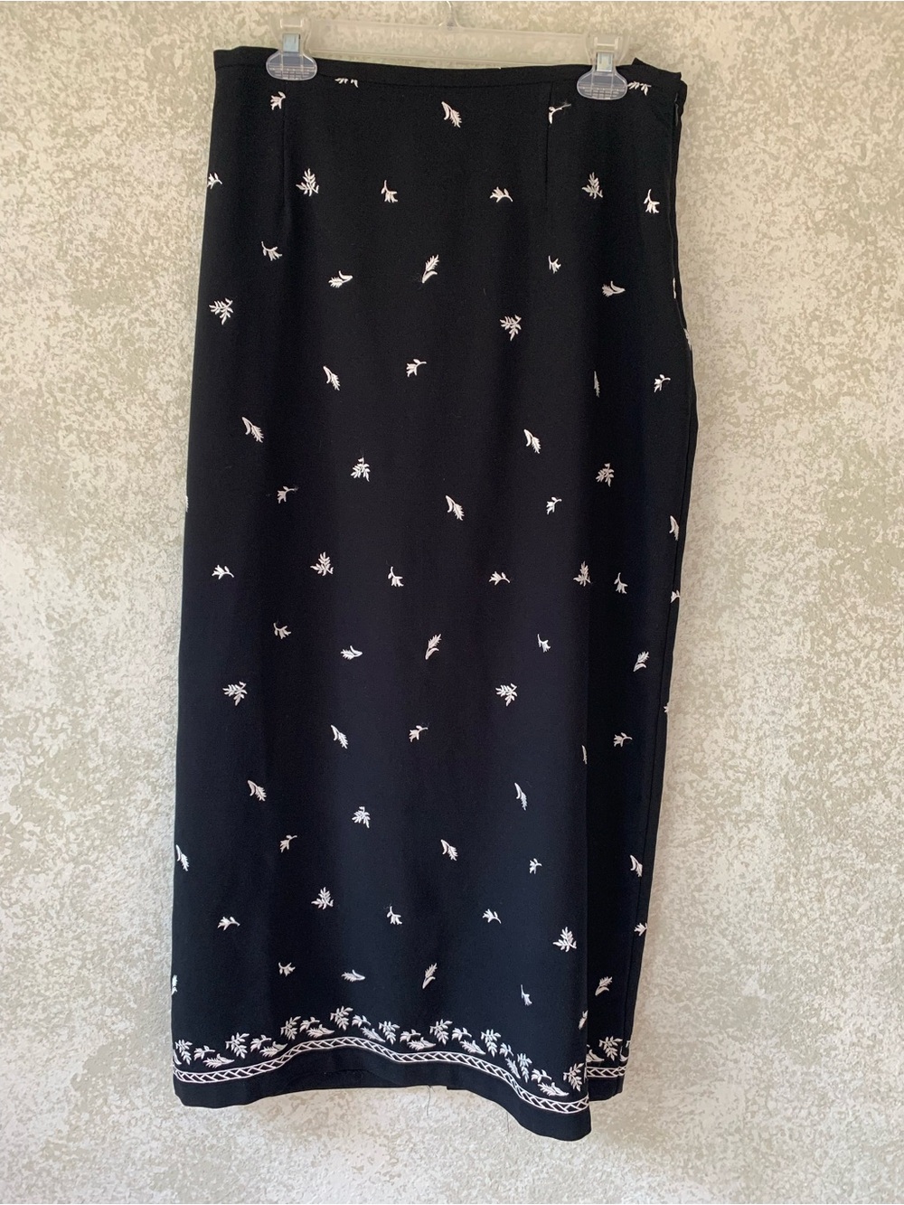 Coldwater Creek Black Embroidered Leaf Long Skirt Size L Side Zip
